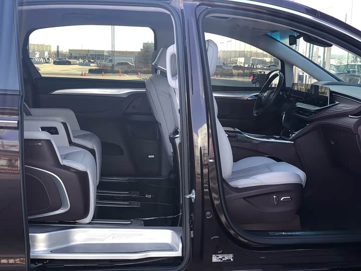 Фото 12 - Buick GL8 ES