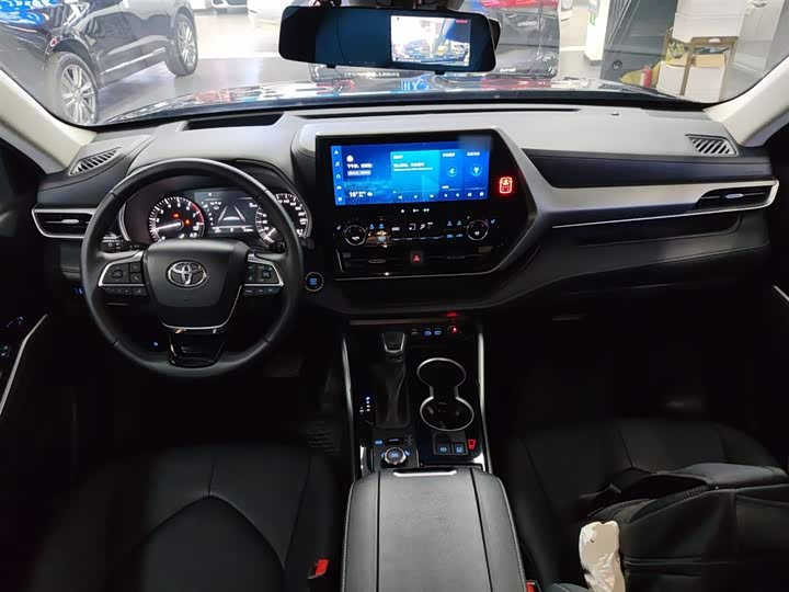 Фото 10 - Toyota Highlander