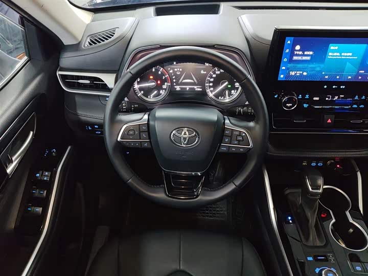 Фото 11 - Toyota Highlander