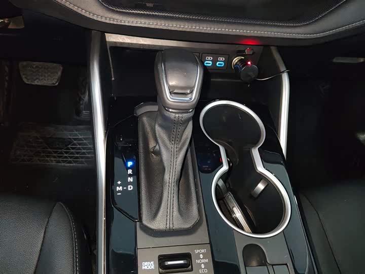 Фото 14 - Toyota Highlander