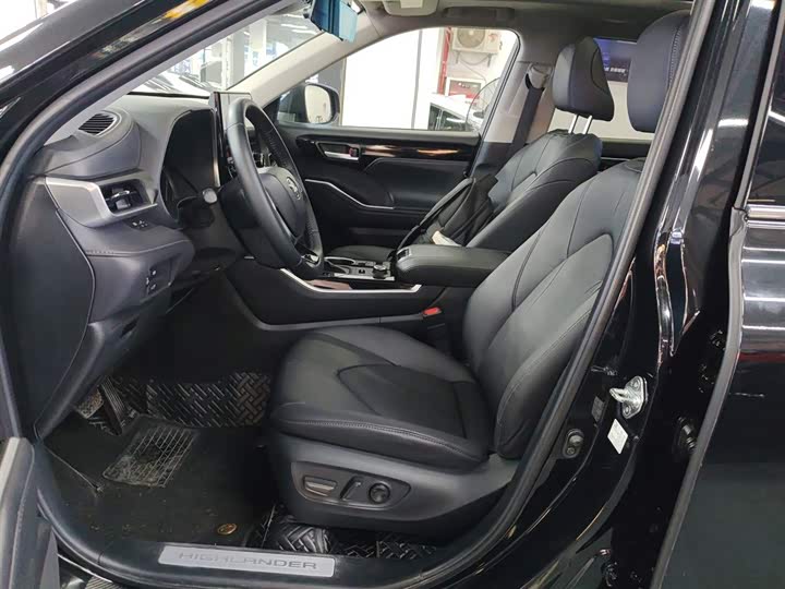 Фото 15 - Toyota Highlander