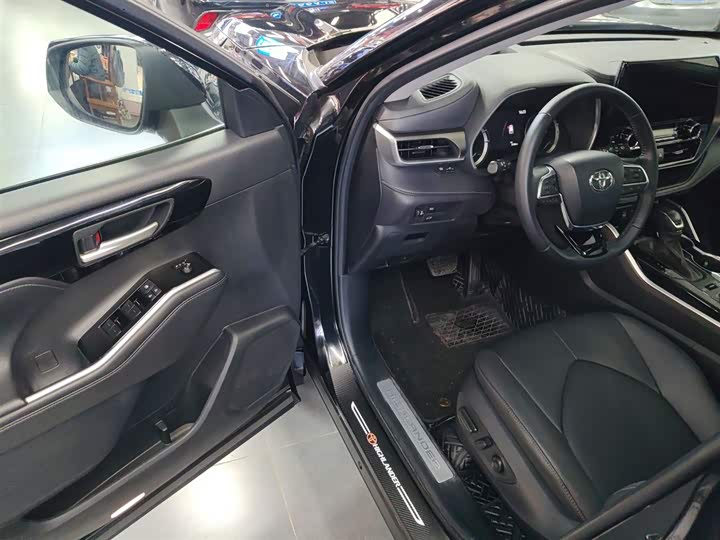 Фото 16 - Toyota Highlander