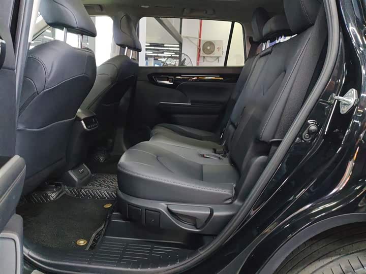 Фото 17 - Toyota Highlander