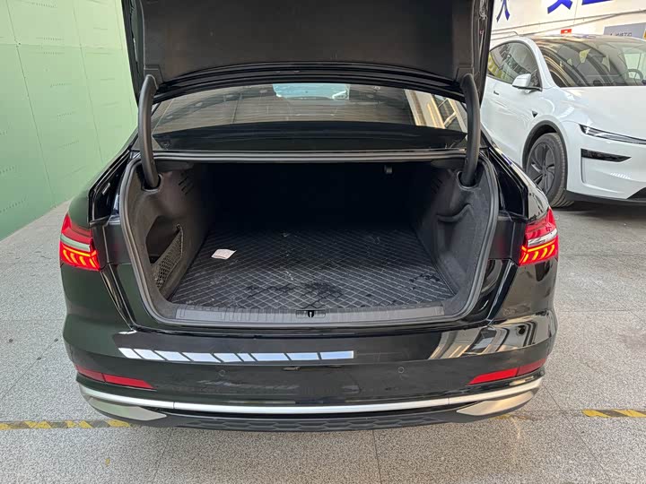 Фото 11 - Audi A6L