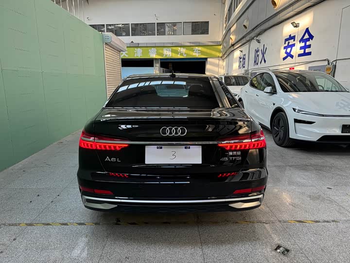 Фото 14 - Audi A6L