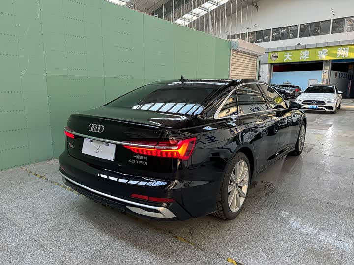 Фото 15 - Audi A6L