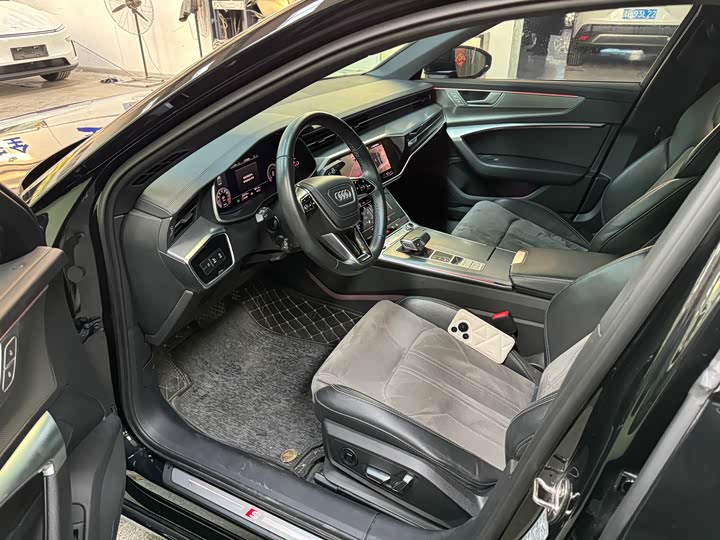 Фото 4 - Audi A6L