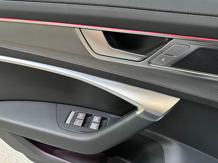 Фото 7 - Audi A6L