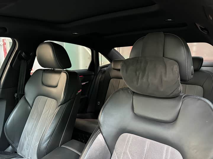 Фото 8 - Audi A6L