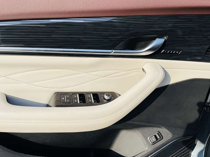 Фото 11 - Geely Monjaro