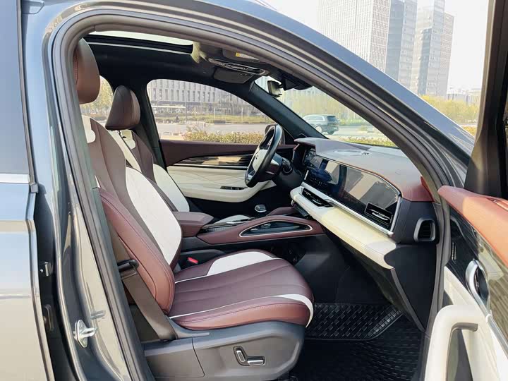 Фото 14 - Geely Monjaro