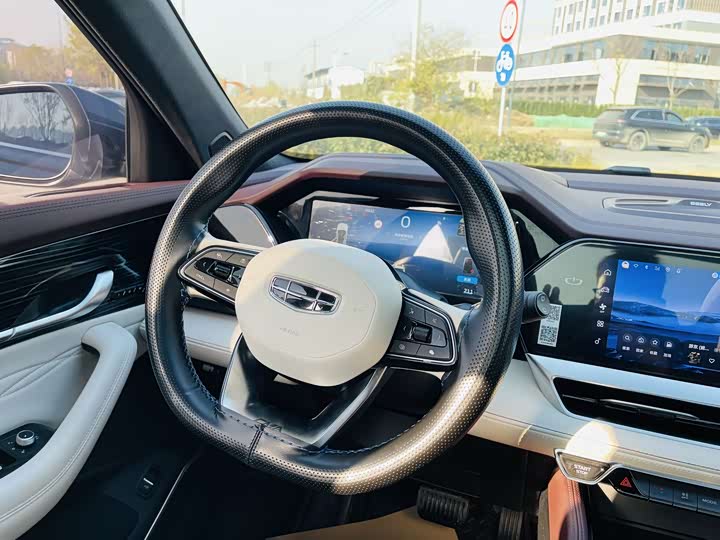 Фото 9 - Geely Monjaro