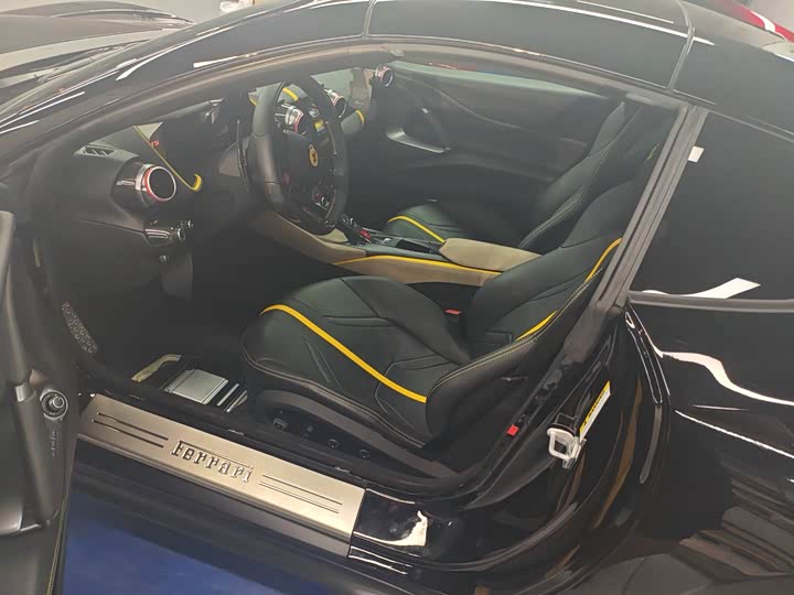 Фото 10 - Ferrari 812