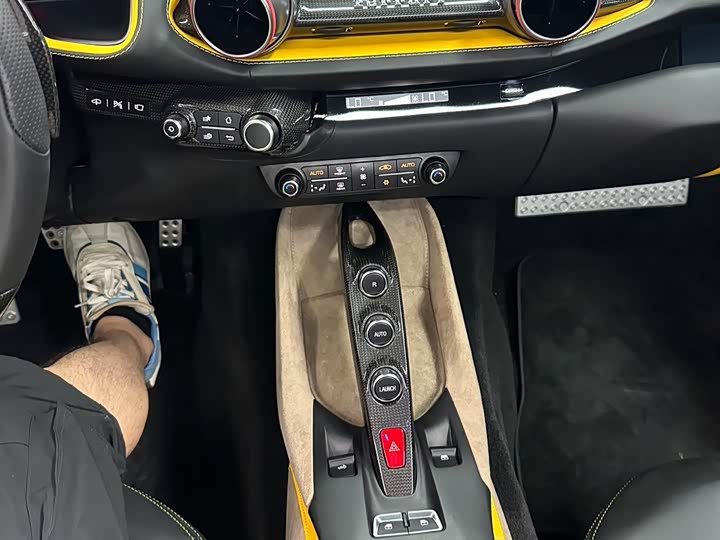 Фото 7 - Ferrari 812