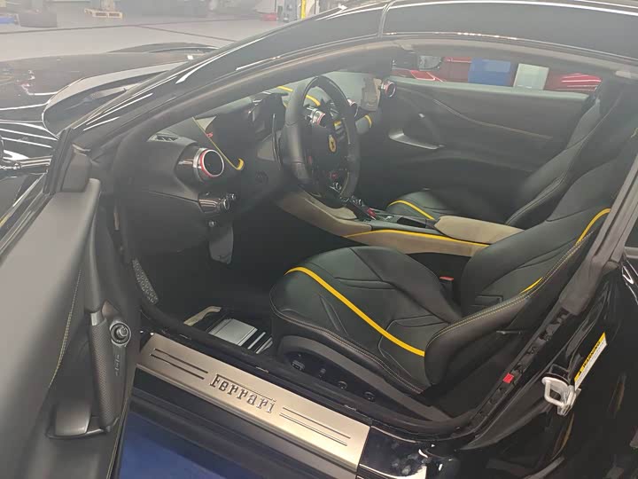 Фото 8 - Ferrari 812