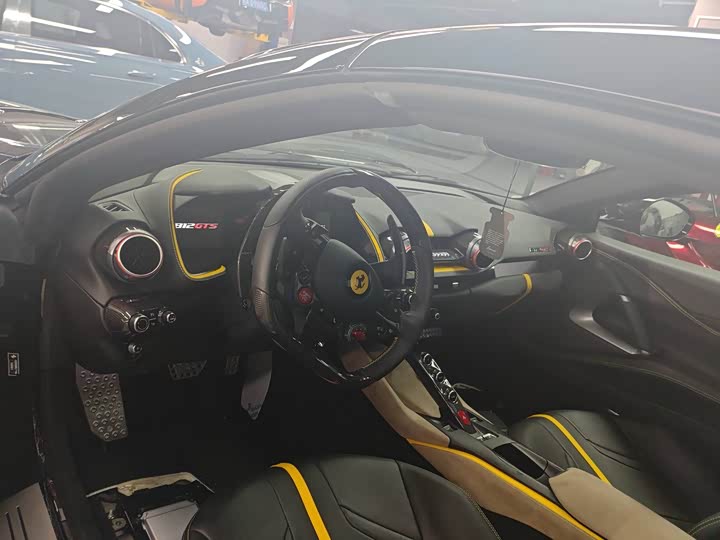 Фото 9 - Ferrari 812