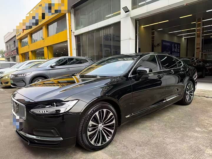 Фото 1 - Volvo S90