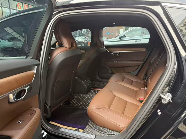 Фото 6 - Volvo S90