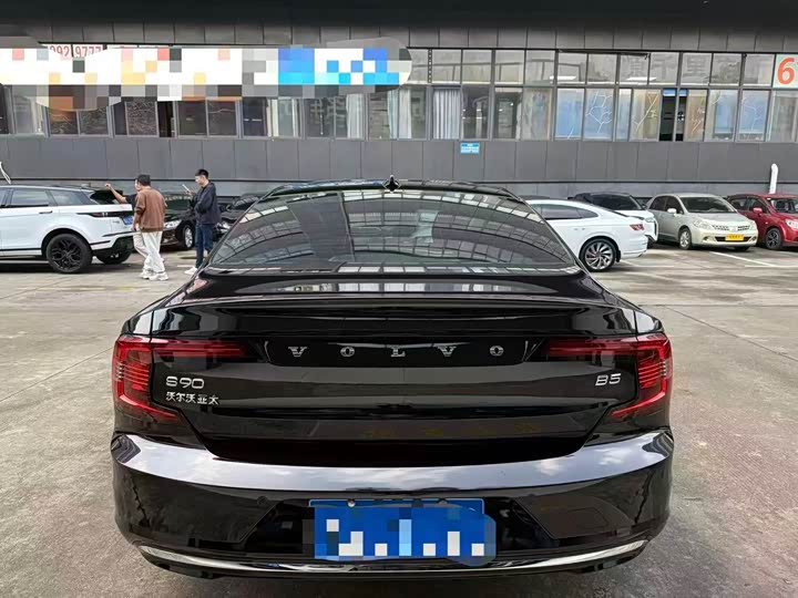 Фото 8 - Volvo S90