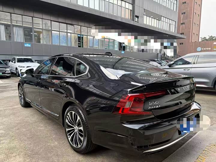 Фото 9 - Volvo S90