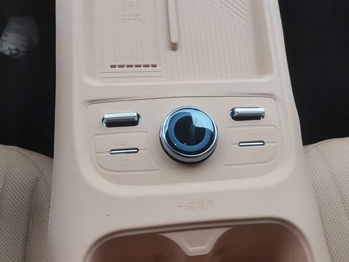 Фото 16 - Geely Galaxy Starship 7