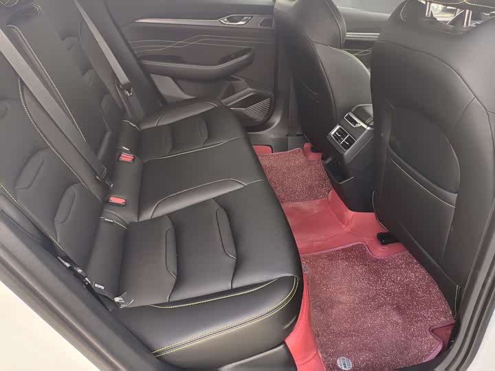 Фото 8 - Geely Preface