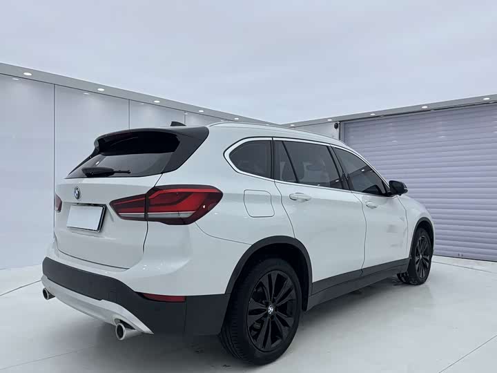 Фото 9 - BMW X1