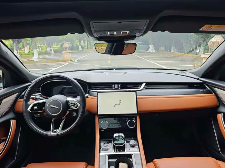 Фото 4 - Jaguar XF L