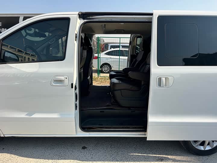 Фото 12 - Dongfeng Forthing Lingzhi Plus