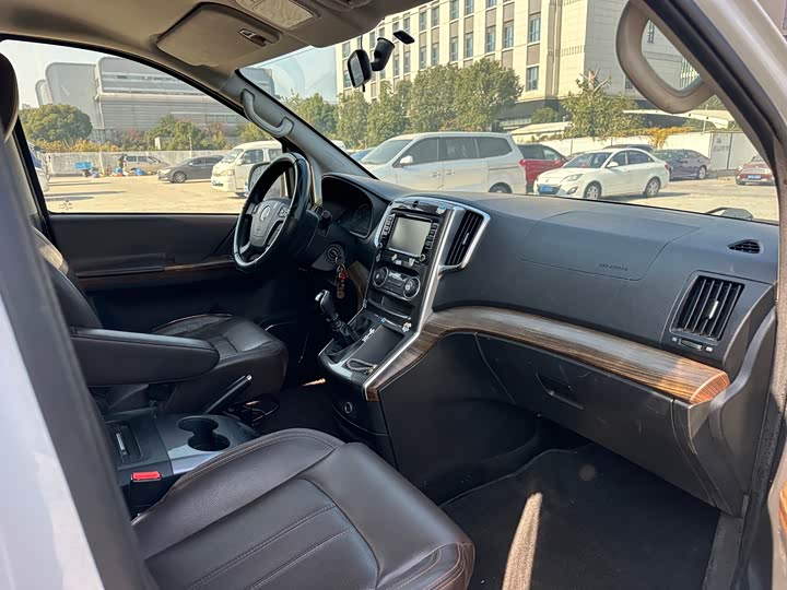 Фото 15 - Dongfeng Forthing Lingzhi Plus