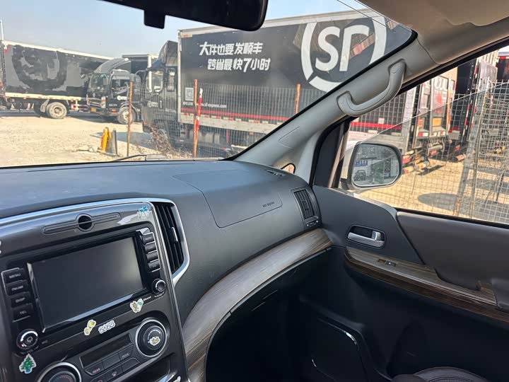 Фото 19 - Dongfeng Forthing Lingzhi Plus