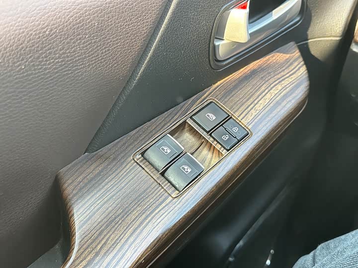 Фото 20 - Dongfeng Forthing Lingzhi Plus