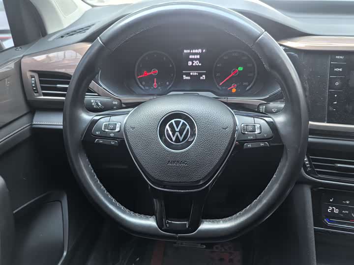 Фото 11 - Volkswagen Tharu