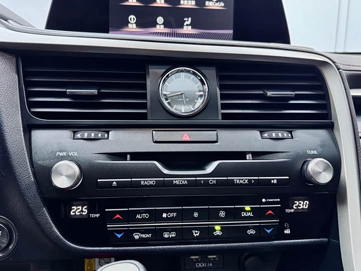 Фото 15 - Lexus RX