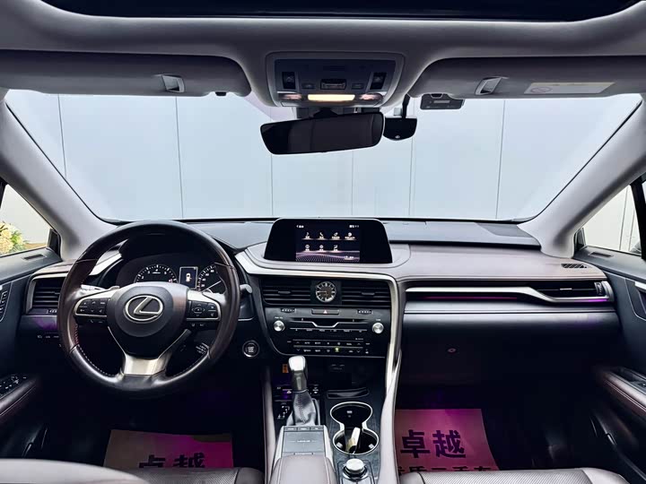 Фото 20 - Lexus RX