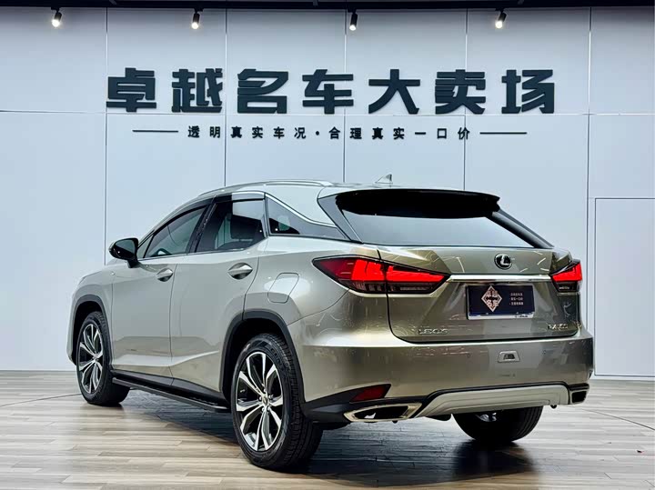 Фото 4 - Lexus RX