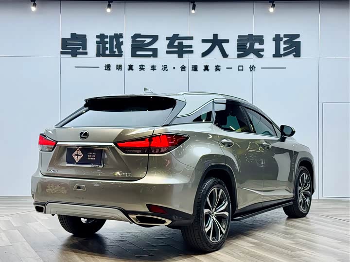 Фото 6 - Lexus RX