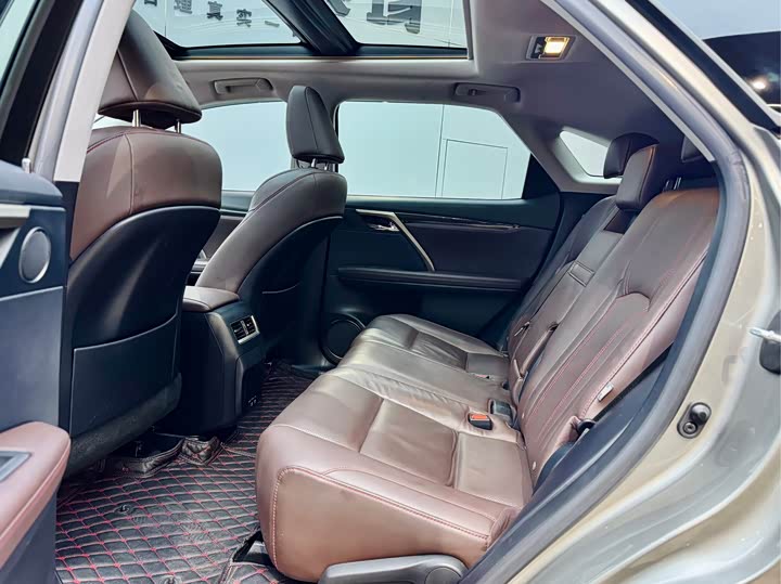 Фото 9 - Lexus RX