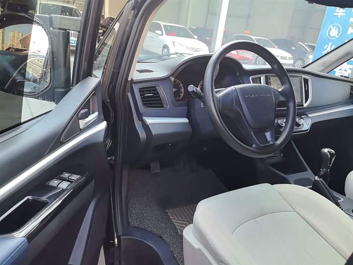 Фото 16 - Dongfeng Forthing Lingzhi M5