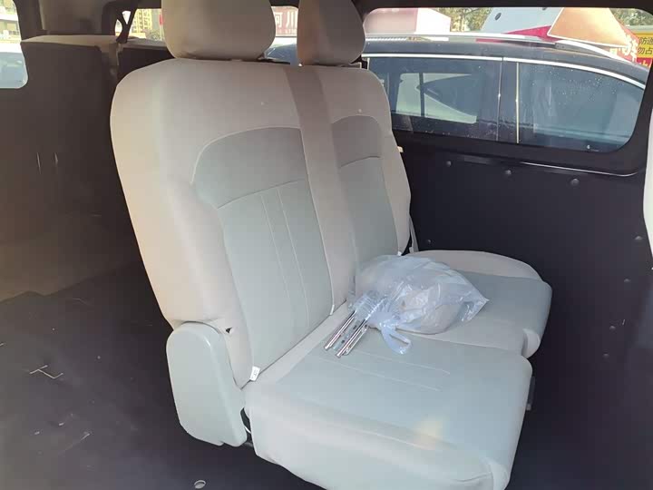 Фото 17 - Dongfeng Forthing Lingzhi M5