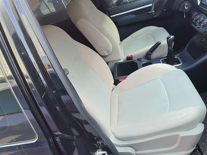 Фото 25 - Dongfeng Forthing Lingzhi M5