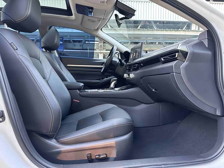 Фото 21 - Nissan Teana