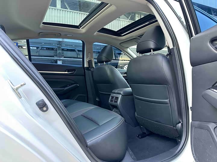 Фото 23 - Nissan Teana