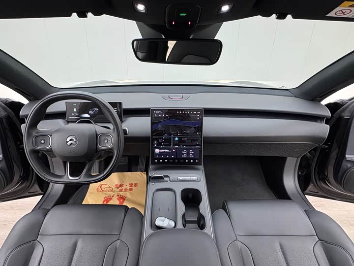 Фото 12 - Nio ET5T