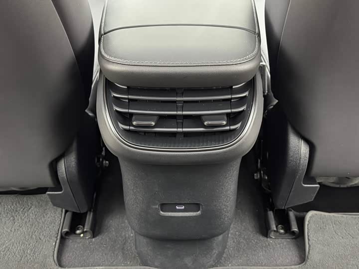 Фото 17 - Nio ET5T