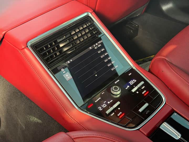 Фото 13 - Porsche Panamera