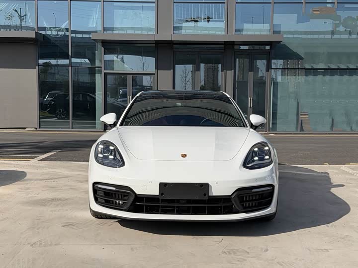 Фото 2 - Porsche Panamera