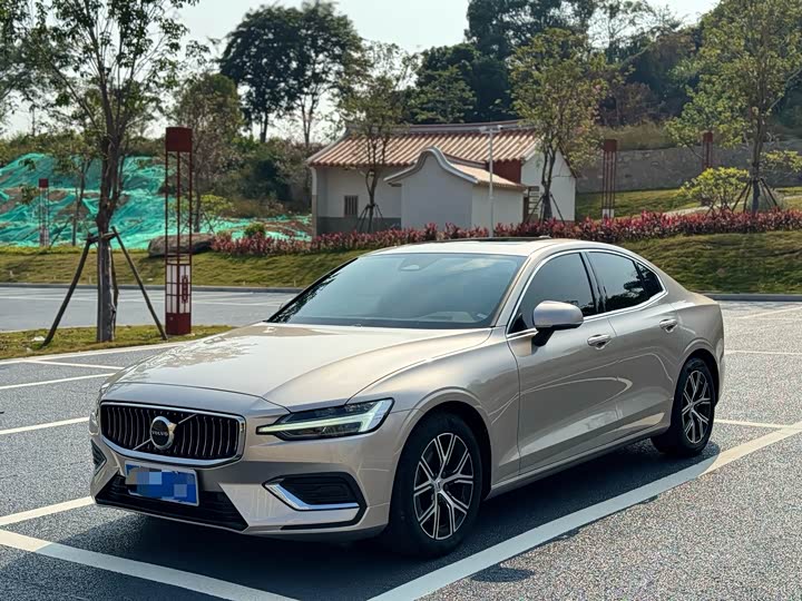 Фото 1 - Volvo S60