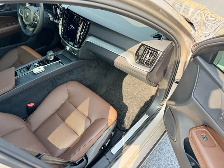 Фото 10 - Volvo S60