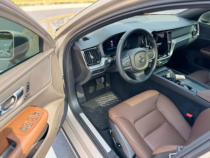 Фото 6 - Volvo S60